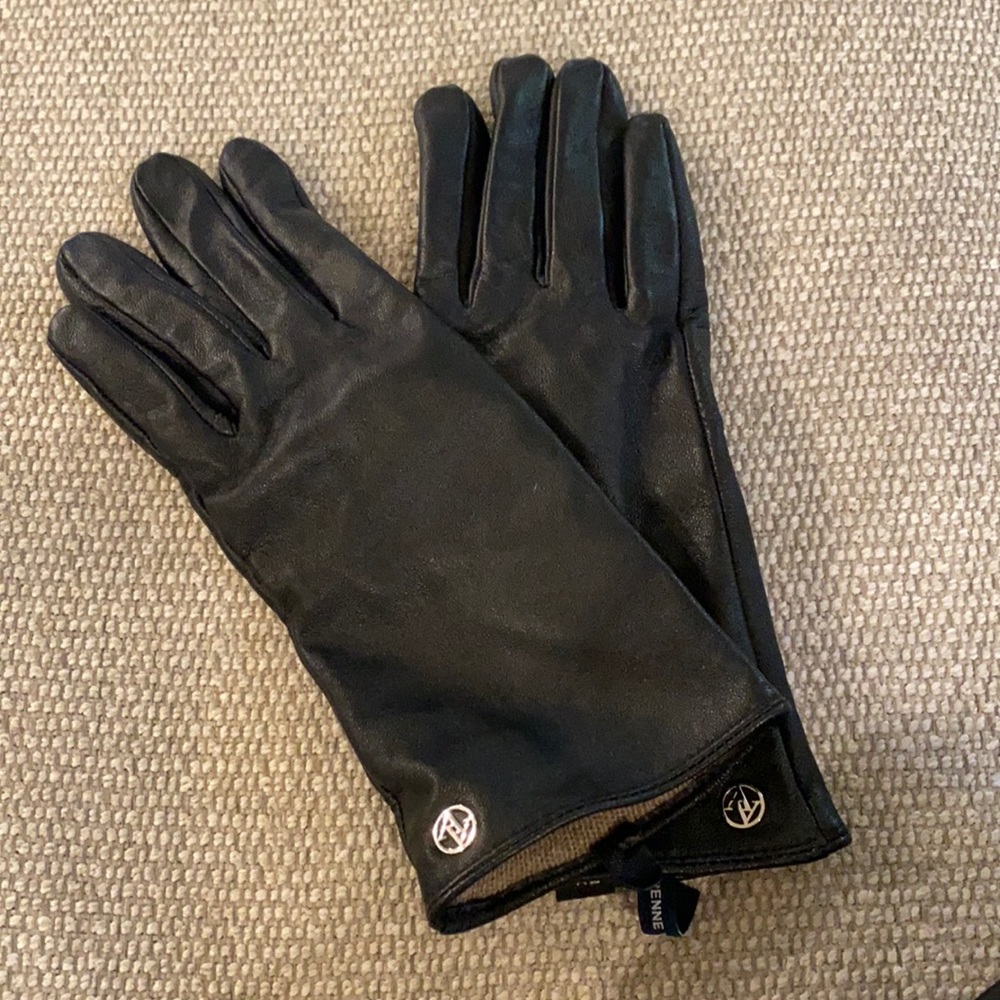 leather gloves lined in cashmere